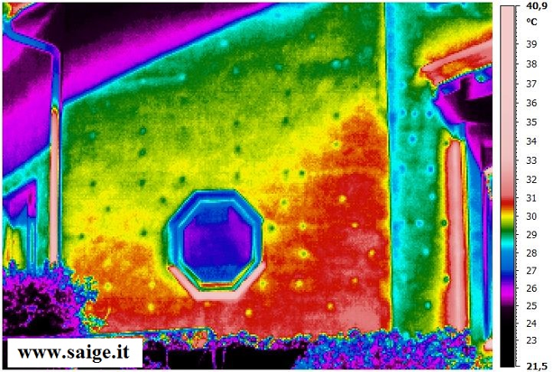 Immagine termografica cappotto termico tasselli